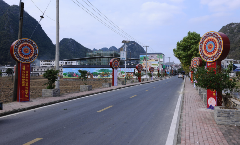 图：进远村“桂风壮韵”成为网红打卡地