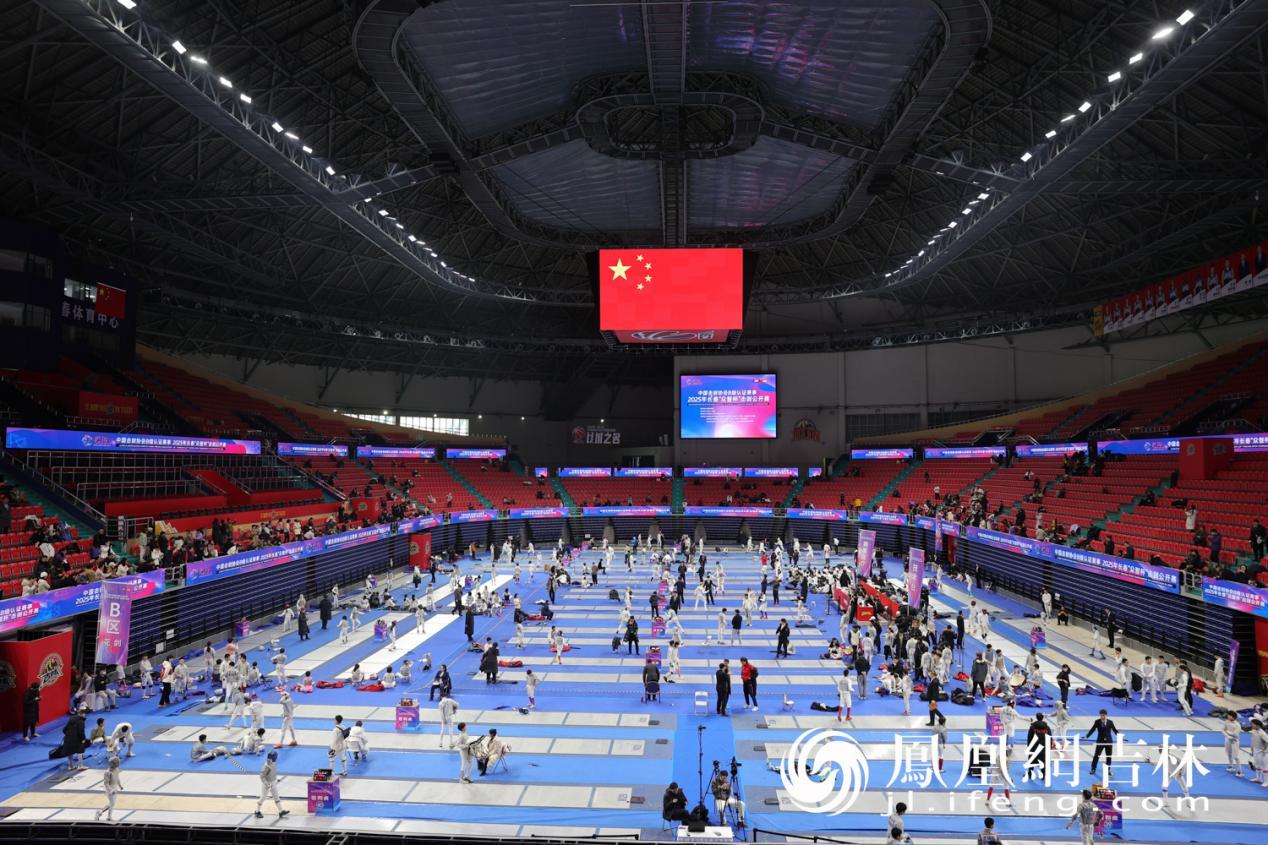 来自全国1690名青少年运动员同场竞技。