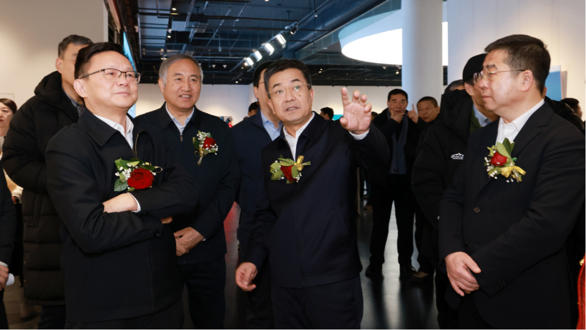 共赴亚冬之约 首届中国冰雪摄影双年展燃启冰城