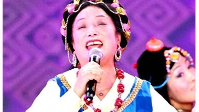 歌唱家雍西：韩红是她女儿，早年丧夫再婚，现在最担心女儿的婚事封面图