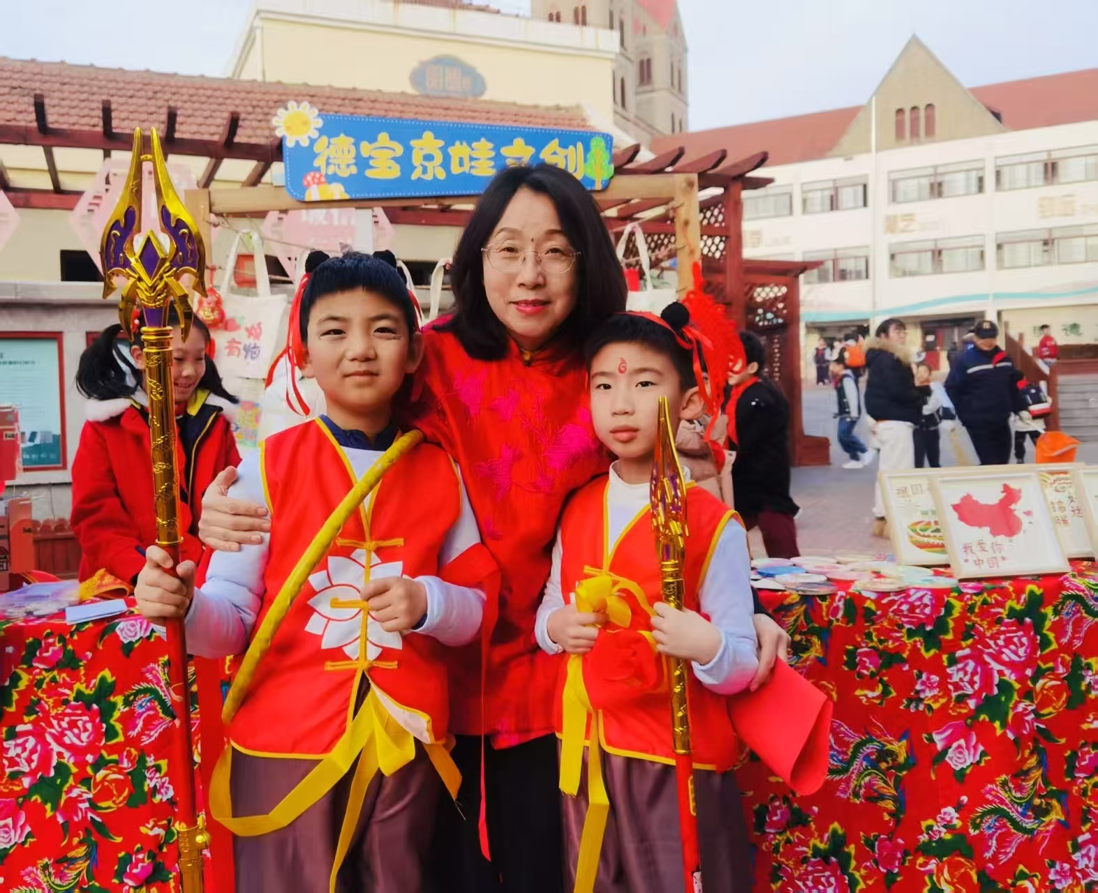 巳巳呈祥启新篇，挺膺担当向未来！青岛德县路小学教育集团（德县路校区）举行开学典礼暨开学第一课大思政教育活动