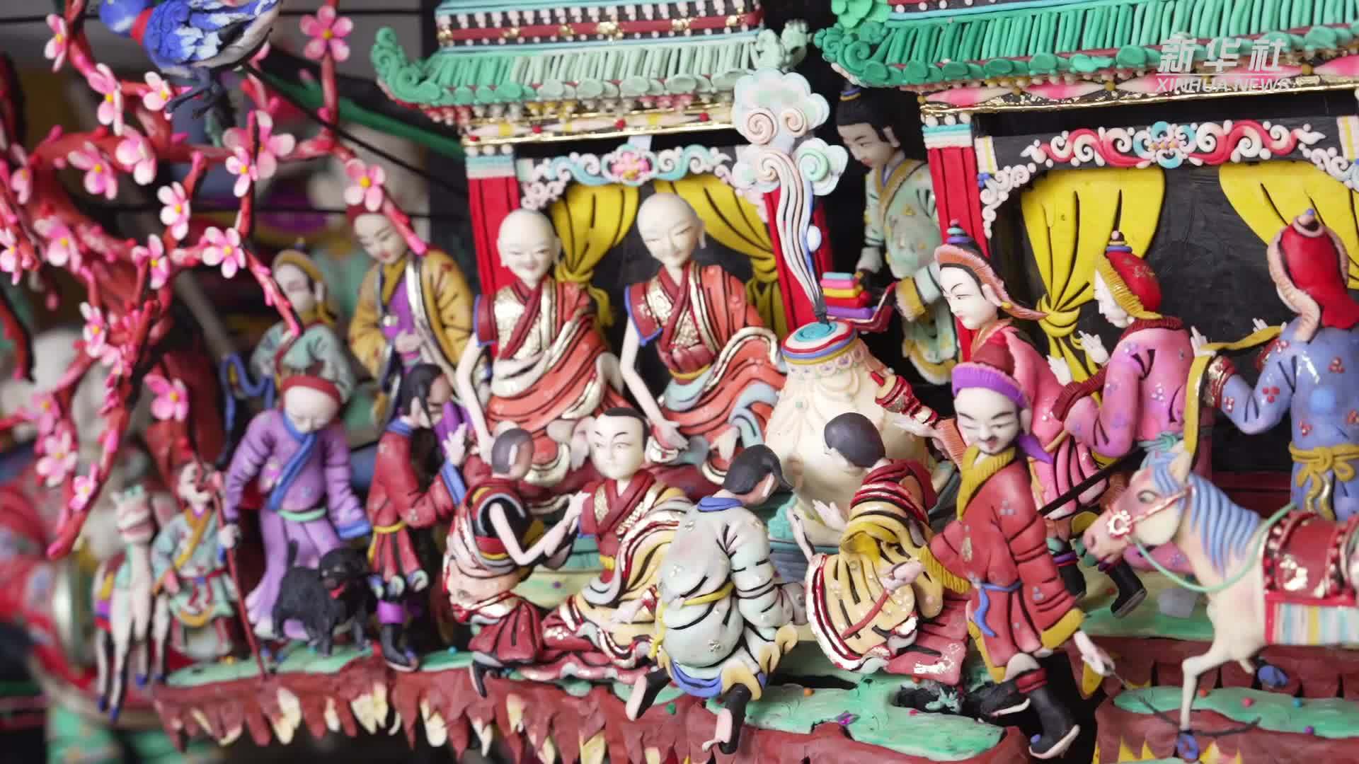 塔尔寺酥油花“绽放”元宵夜