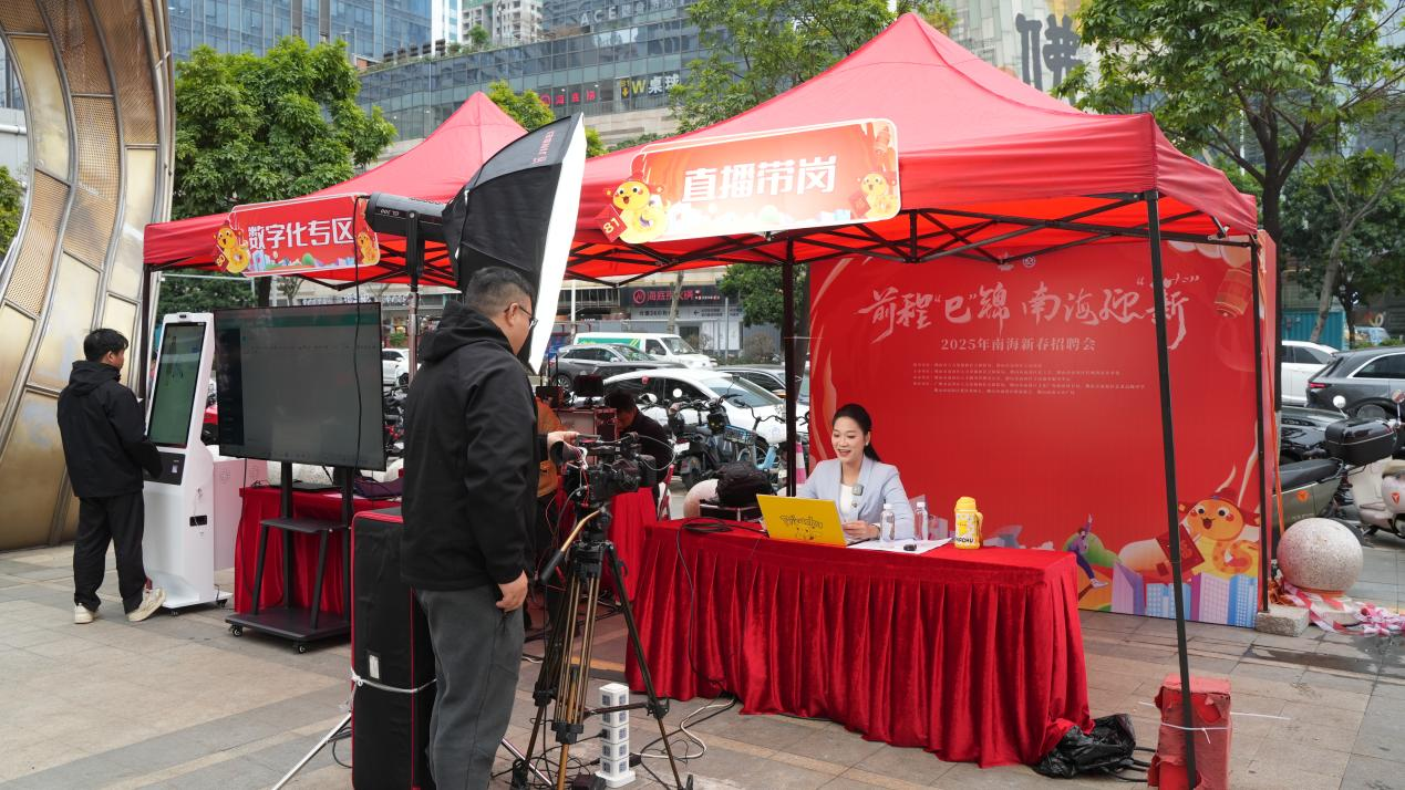 图说:活动设立“数智体验营”专区。