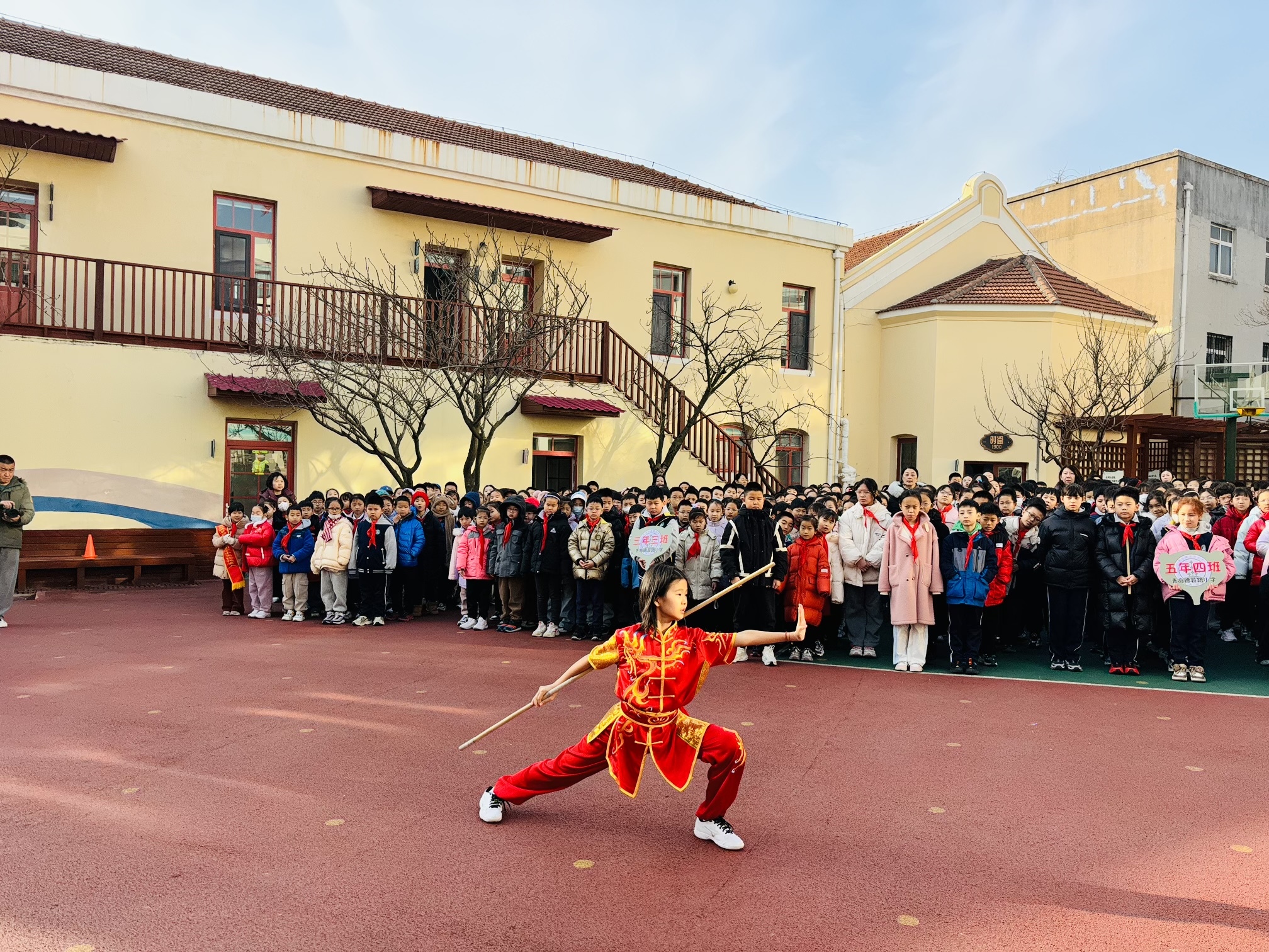 巳巳呈祥启新篇，挺膺担当向未来！青岛德县路小学教育集团（德县路校区）举行开学典礼暨开学第一课大思政教育活动