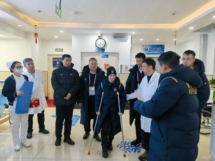 阿林娜&middot;沙巴诺娃从亚布力镇医院出院，踏上回国旅程