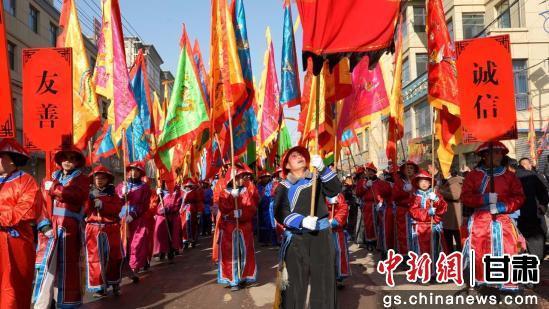 净街活动因其具有诸多文化价值而承袭至今,已有数百年历史,为内官营镇春节期间最为隆重、独特的一项民俗活动。