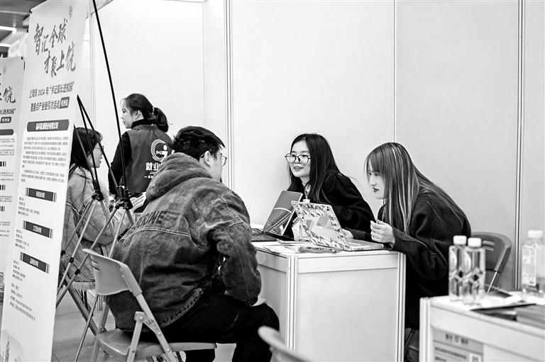 招才引智系列活动现场