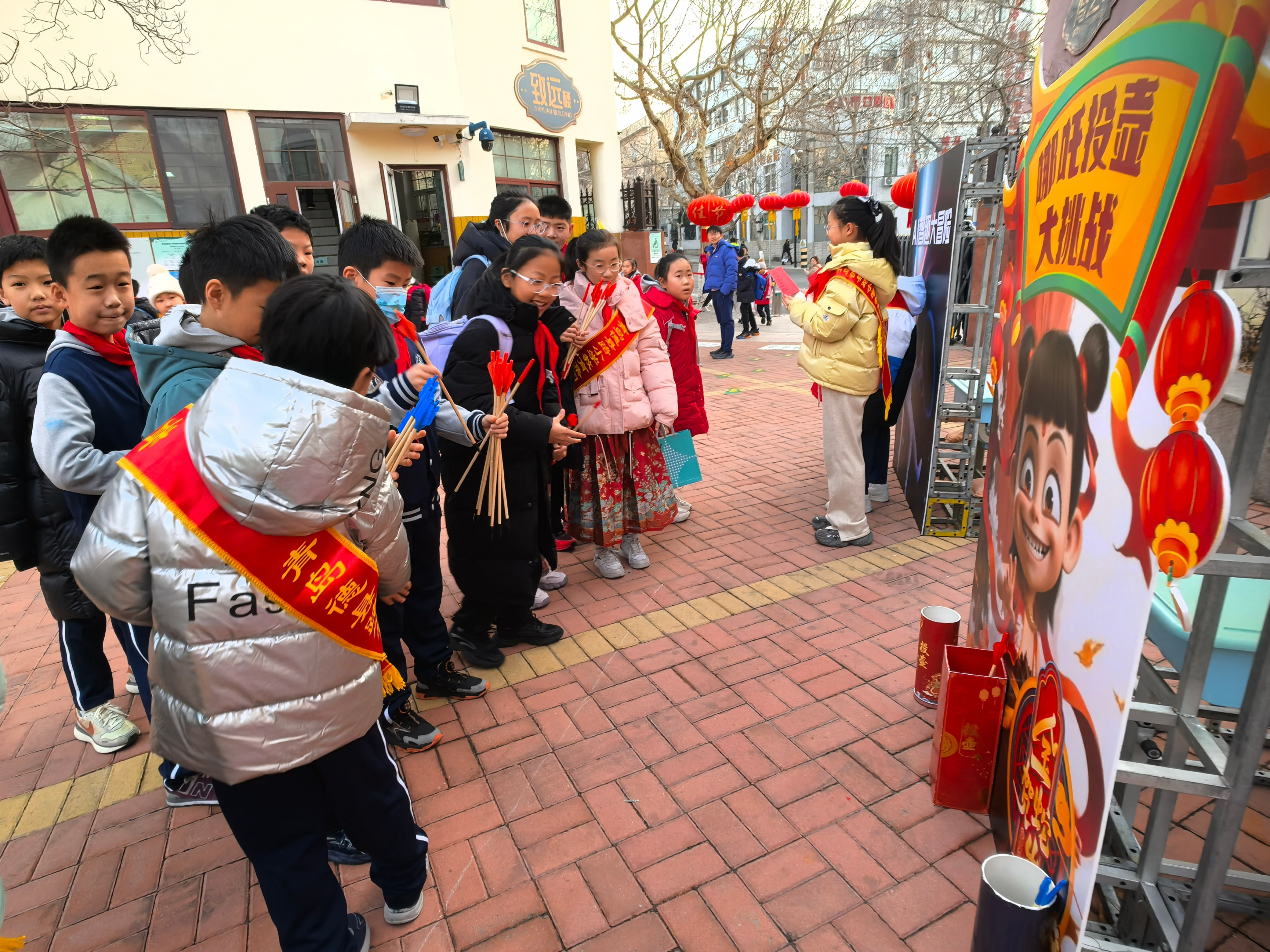 巳巳呈祥启新篇，挺膺担当向未来！青岛德县路小学教育集团（德县路校区）举行开学典礼暨开学第一课大思政教育活动