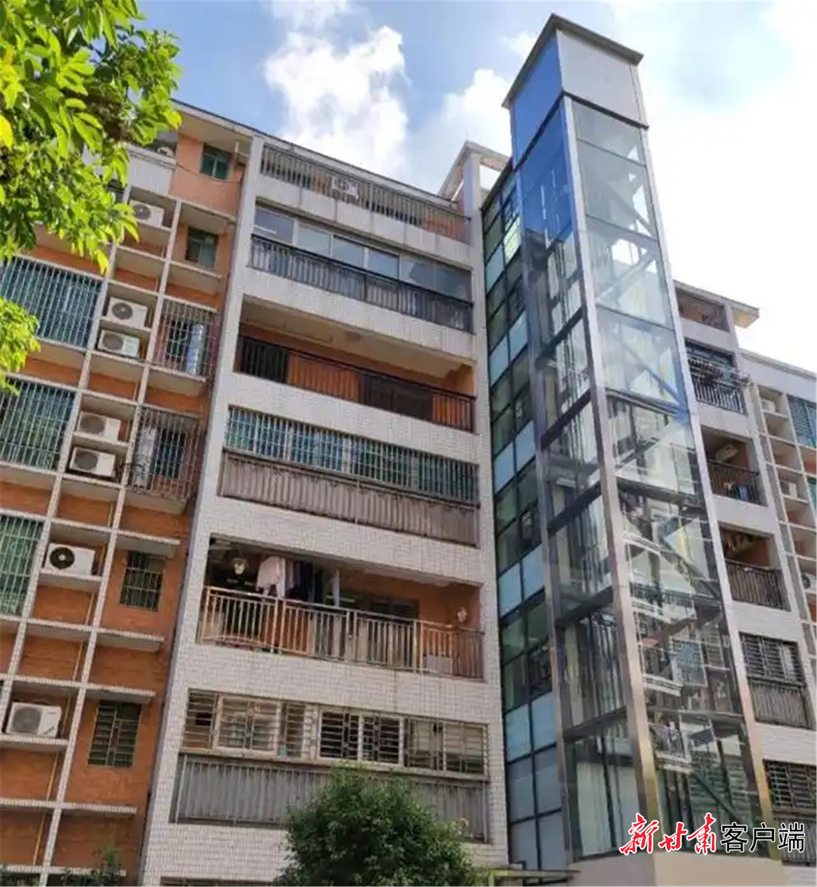 老旧小区加装的电梯（资料图）