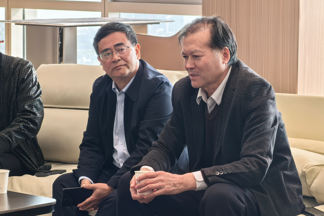 图：深圳市抗癌协会会长申维玺