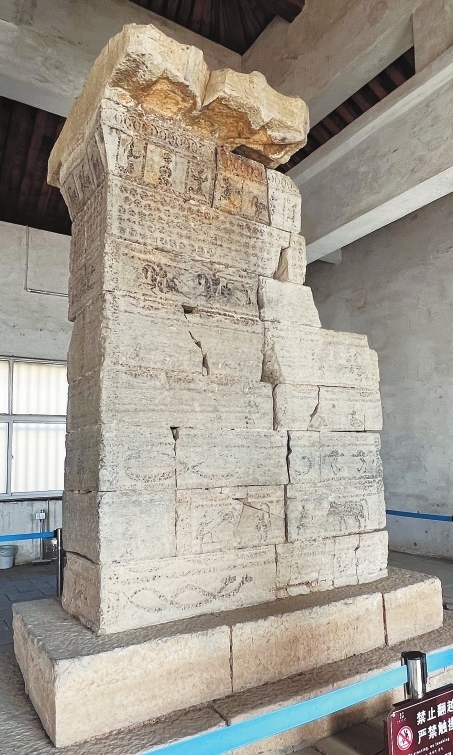 启母阙的局部。 受访者供图