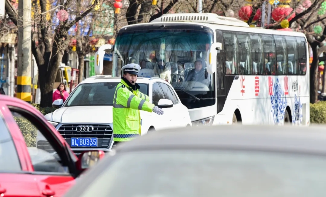 护航节后复工复产　华亭竭“警”所能
