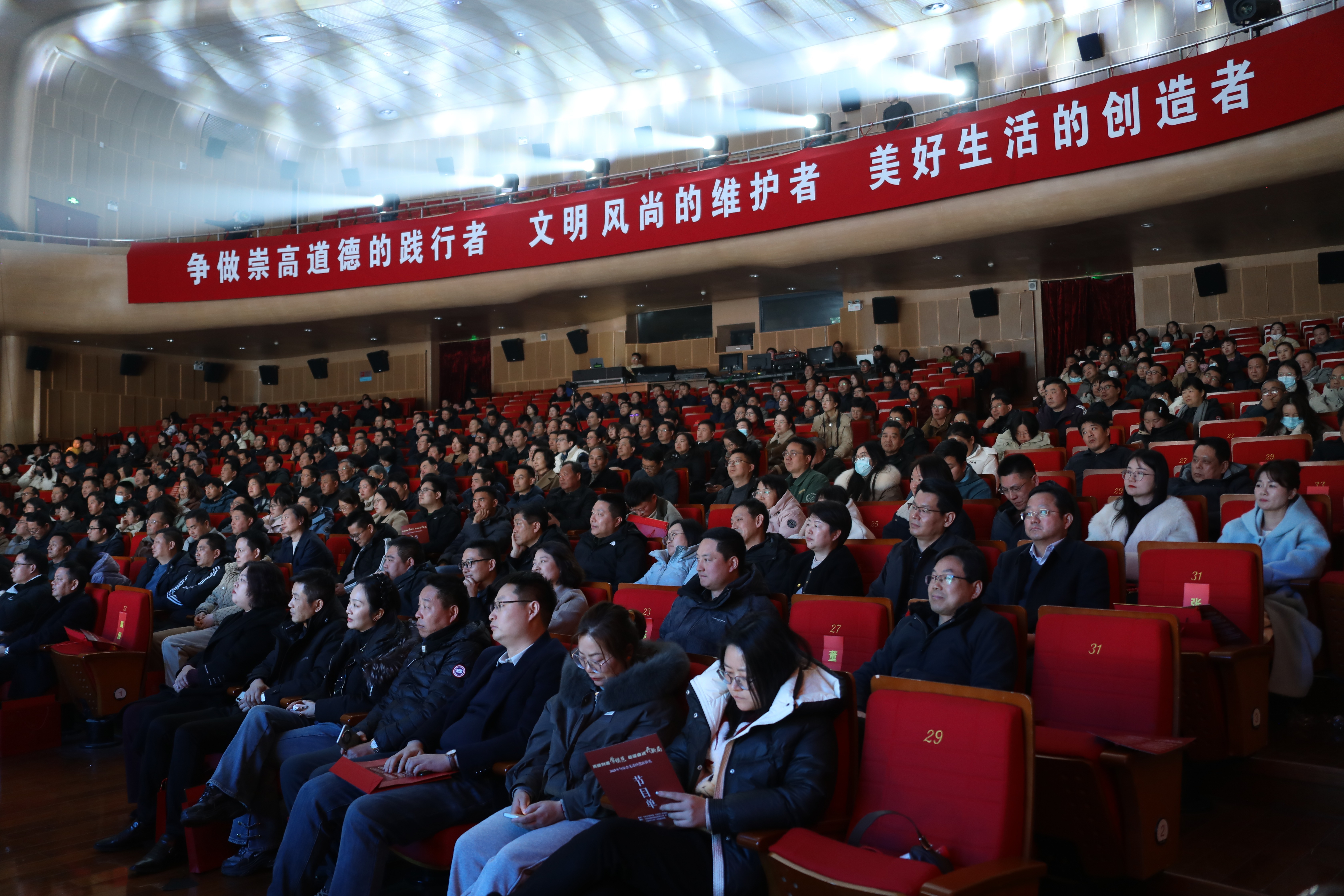 句容连续三年致敬先进模范，树立文明风尚新标杆