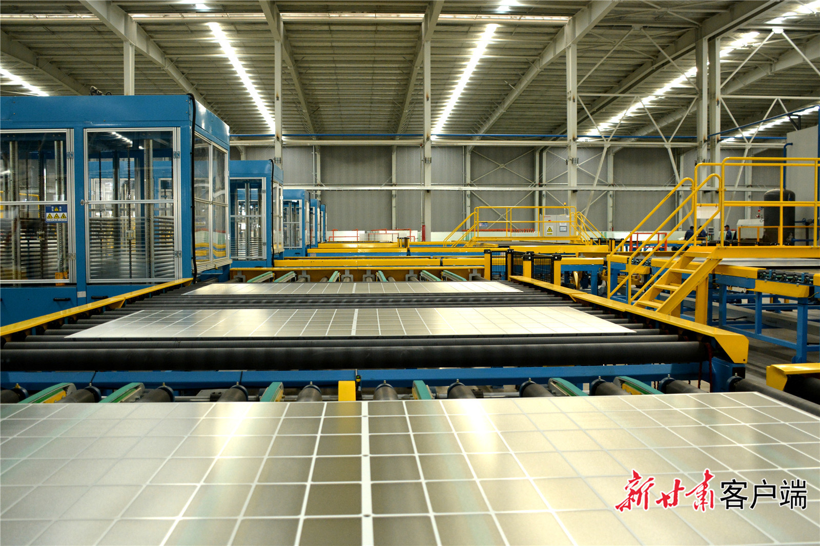 甘肃凯盛大明光能科技有限公司光伏玻璃生产线 新甘肃·甘肃日报通讯员 谢欢 摄