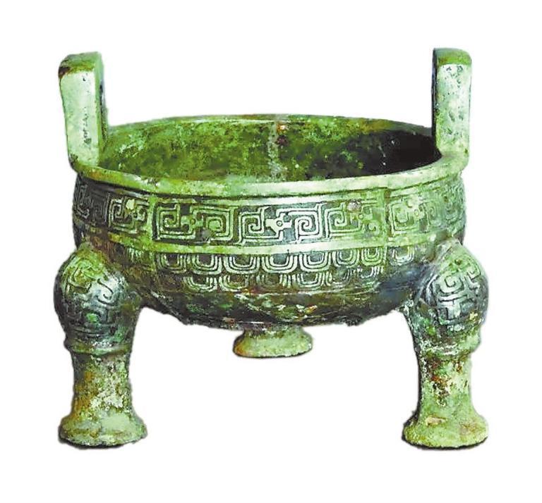 礼县大堡子山出土的垂鳞纹秦公铜鼎