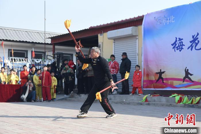 京津冀逾千名梅花拳爱好者河北深州上演“功夫秀”