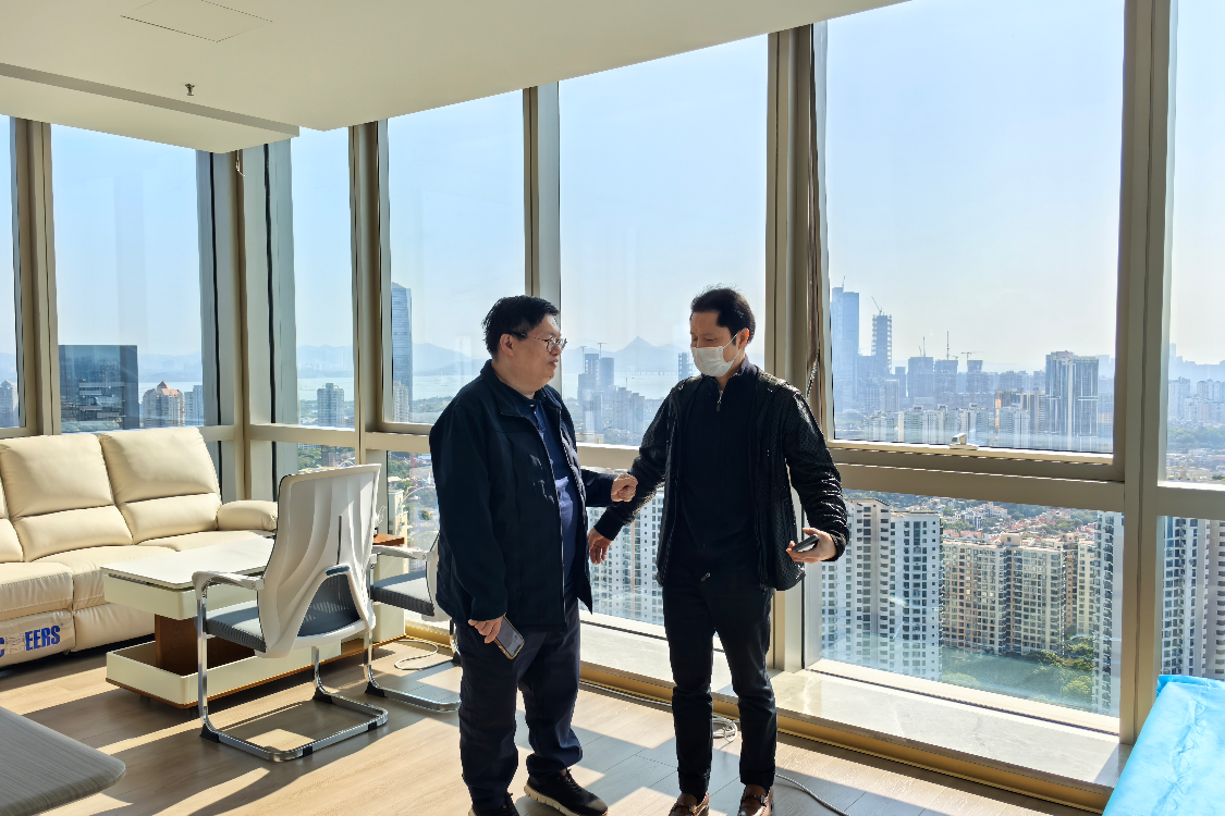 图：参观深圳瑞辰诊所