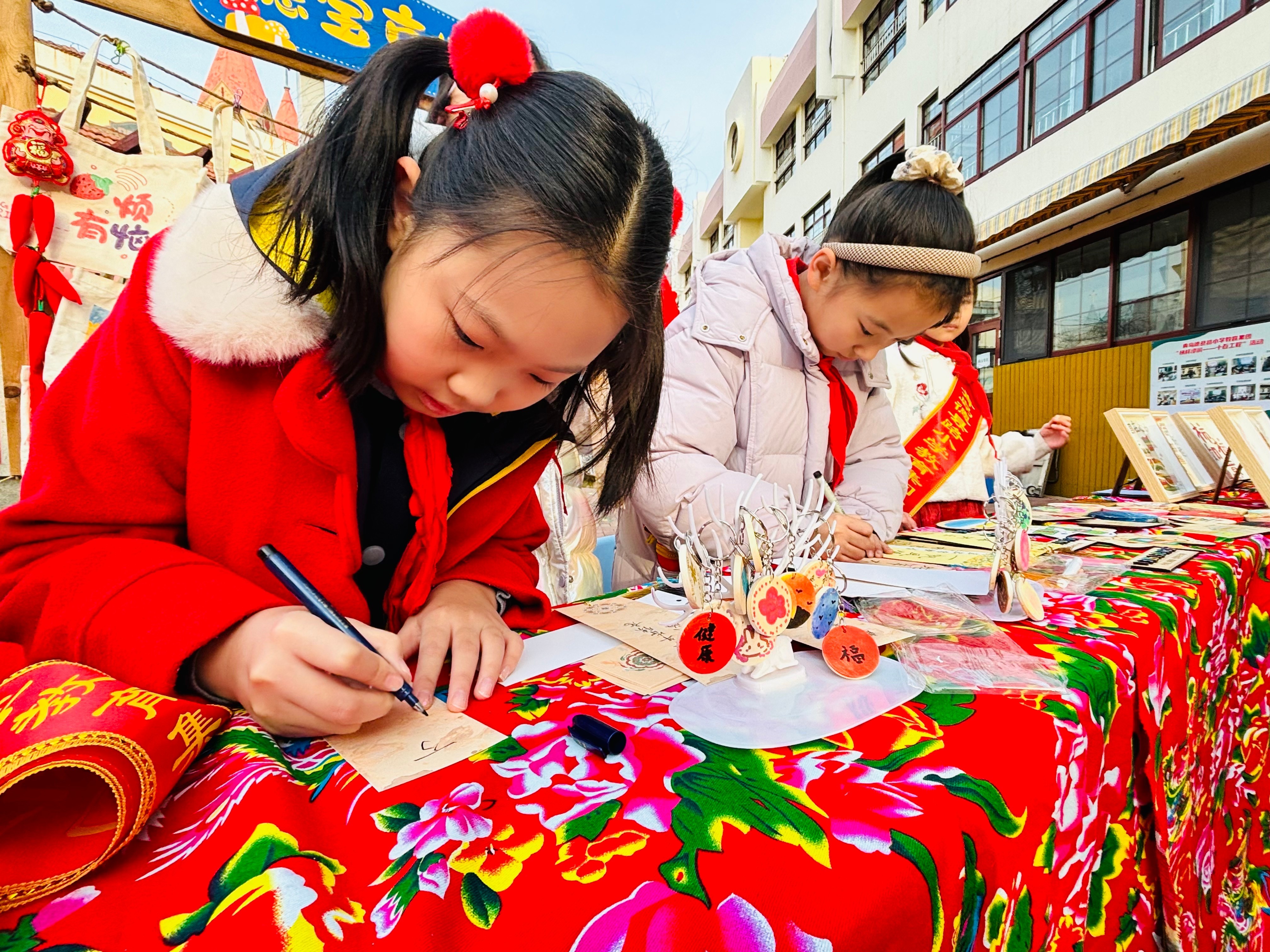 巳巳呈祥启新篇，挺膺担当向未来！青岛德县路小学教育集团（德县路校区）举行开学典礼暨开学第一课大思政教育活动