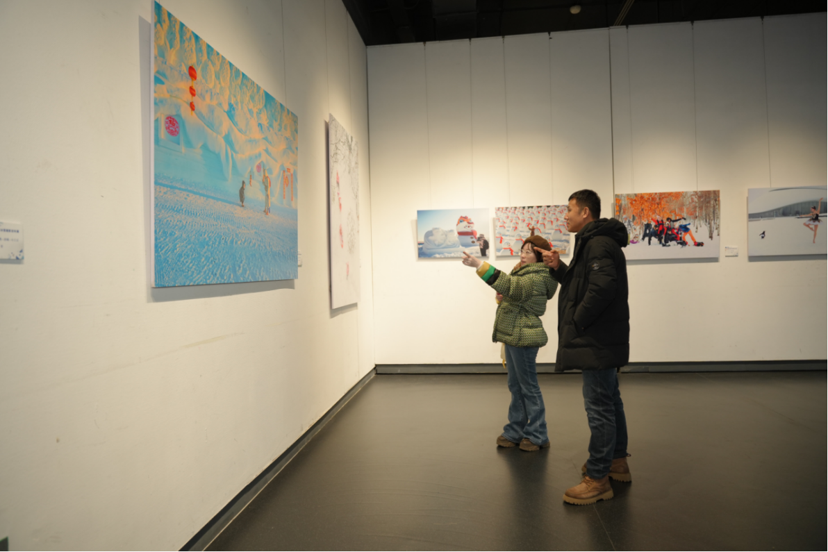 共赴亚冬之约 首届中国冰雪摄影双年展燃启冰城