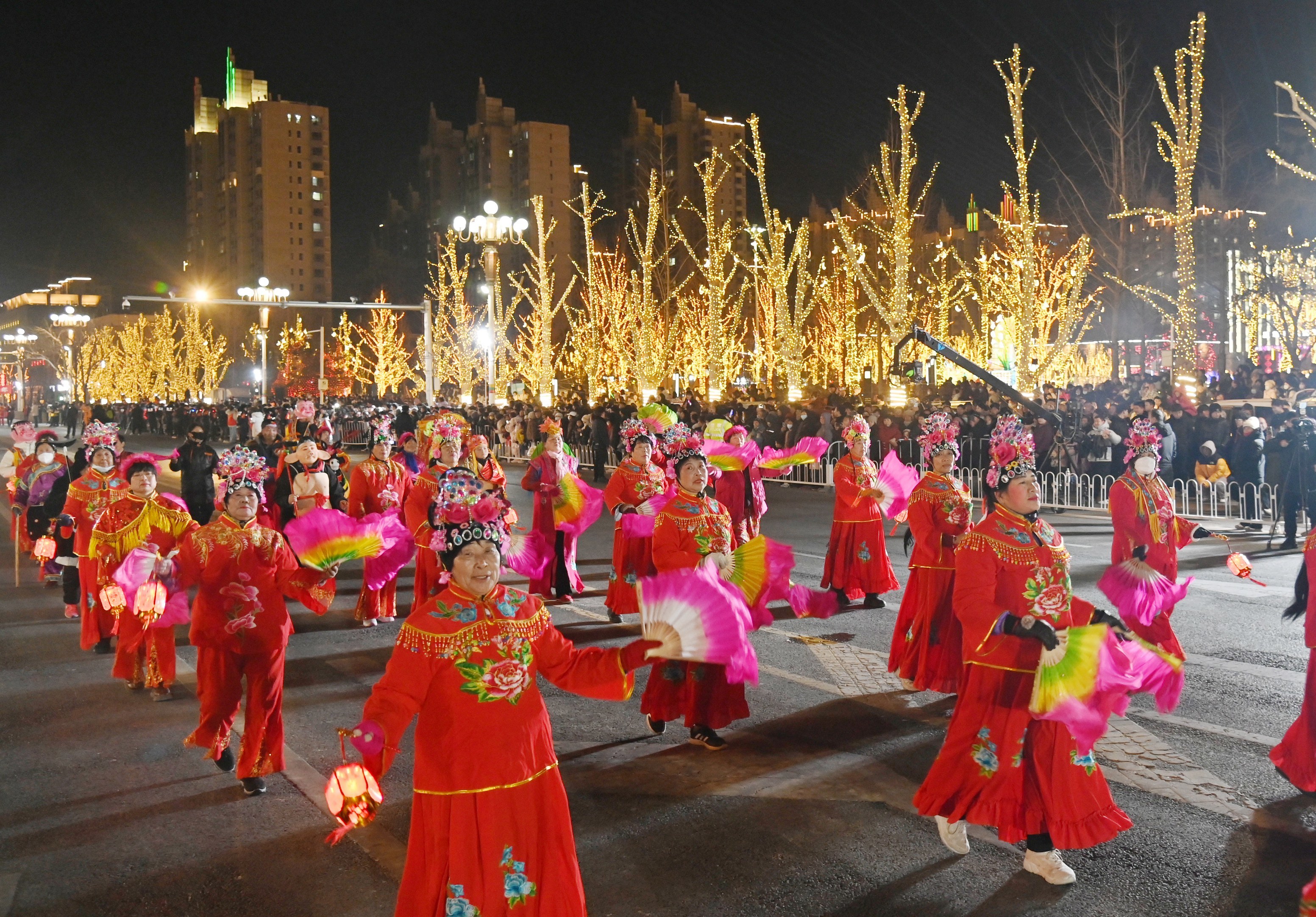 图为三河市花会巡演。刘向 摄影