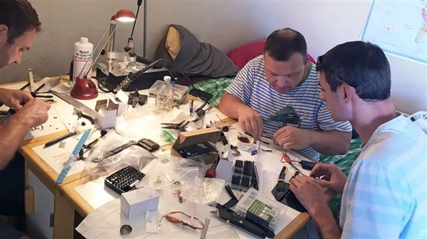 真上天了！马斯克投的飞行汽车试飞成功 网友：很酷但不买