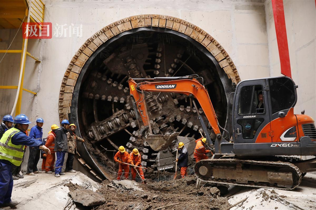 湖北精耕怎么样盾构机“镶金牙”穿越大溶洞 武汉地铁两个盾构区间同步贯通_https://www.jmylbn.com_新闻资讯_第1张