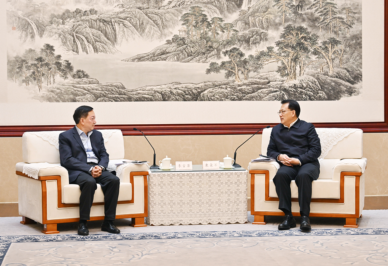 2月19日下午，市委书记袁家军会见西北工业大学党委书记、中国工程院院士李言荣。记者 刘力 摄