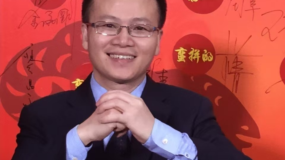 郑某峰猥亵事件多名受害者发声：未成年时曾遭其性骚扰，还威胁说出去就被换掉封面图