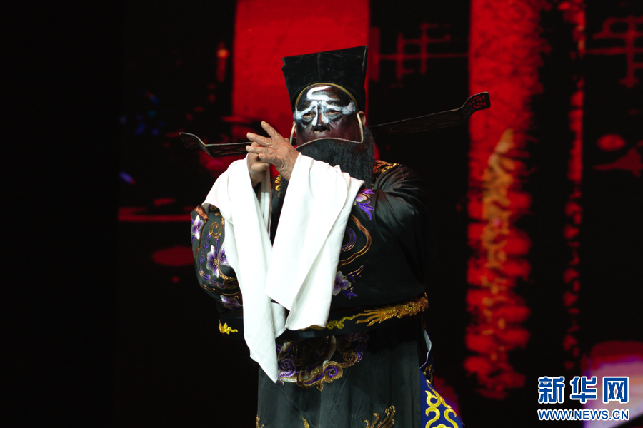 上河派名家宋后权带来的《包龙图》选段。新华网发 柯伊白 摄