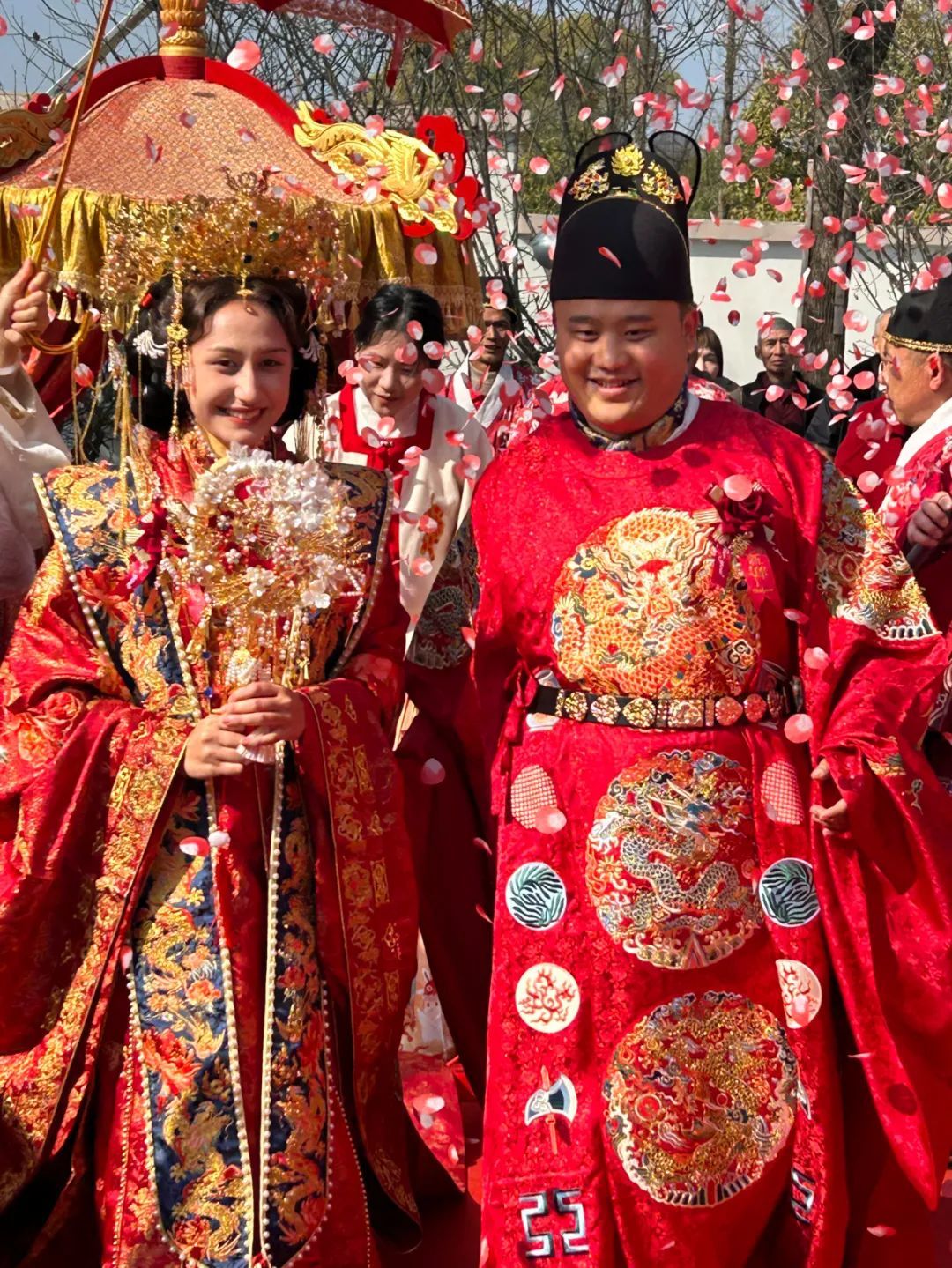 96后宜春小伙中式婚礼迎娶巴西新娘，网友直呼“这才是文化自信的浪漫！”