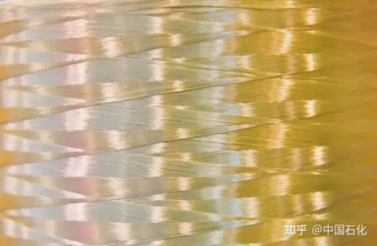 被称为“黄金丝”的对位芳纶纤维。图片来源/中国石化