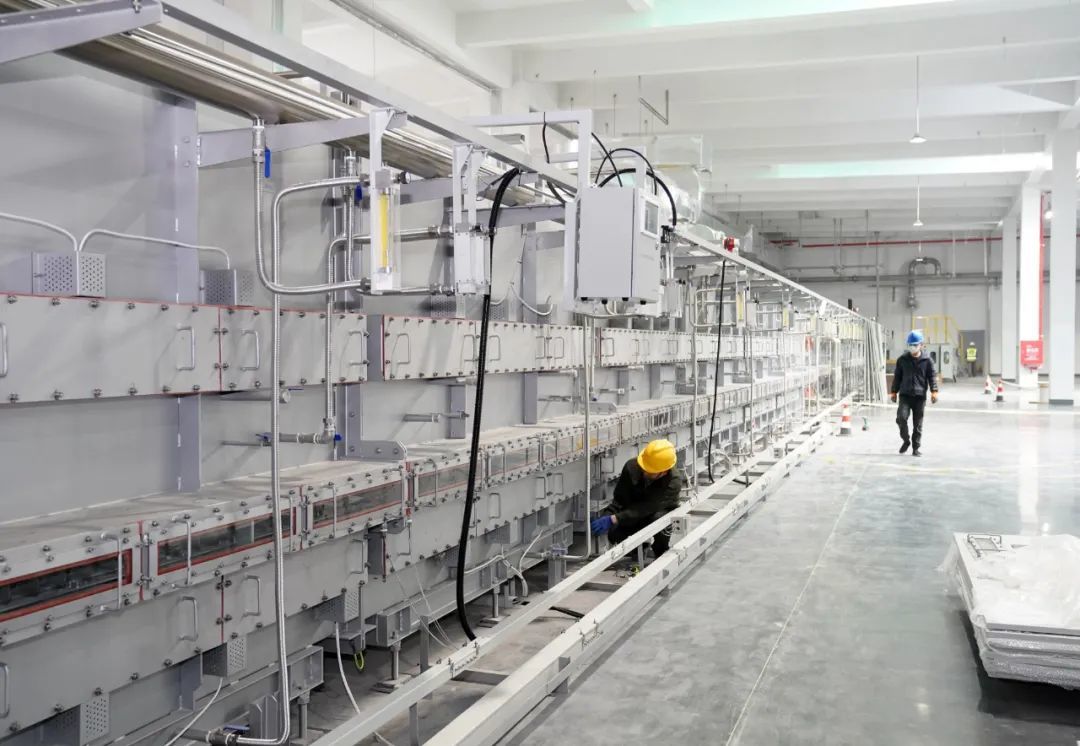高新区有研新能源材料(江西)有限公司年产3000吨锂离子电池正极材料生产线正式贯通。(记者凌厚祥 摄)