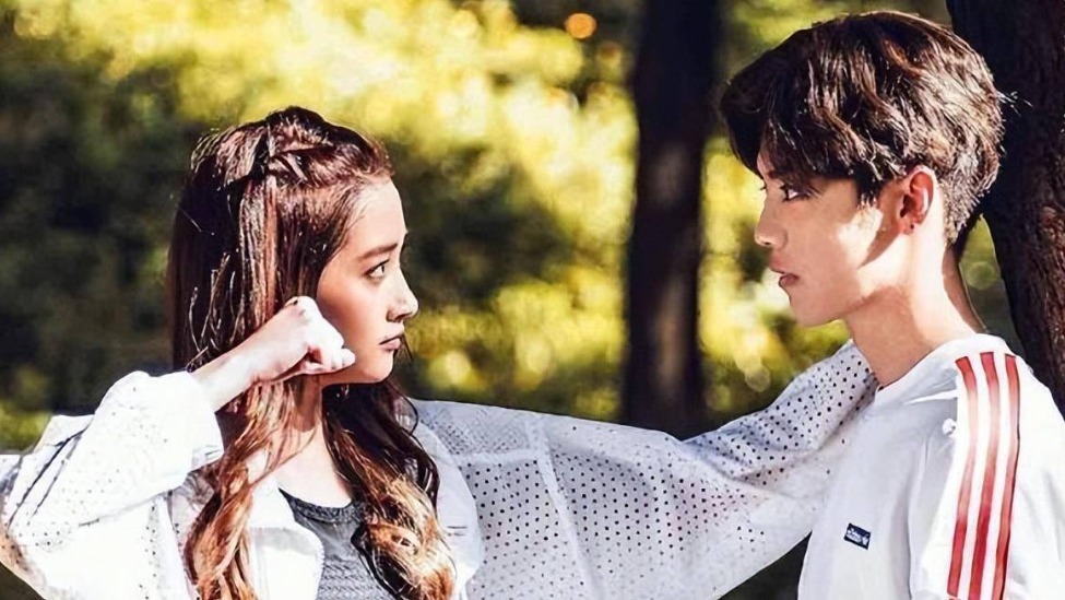 从官宣到冷战？鹿晗关晓彤被曝吵架，杨幂多年前的看法靠谱吗？封面图