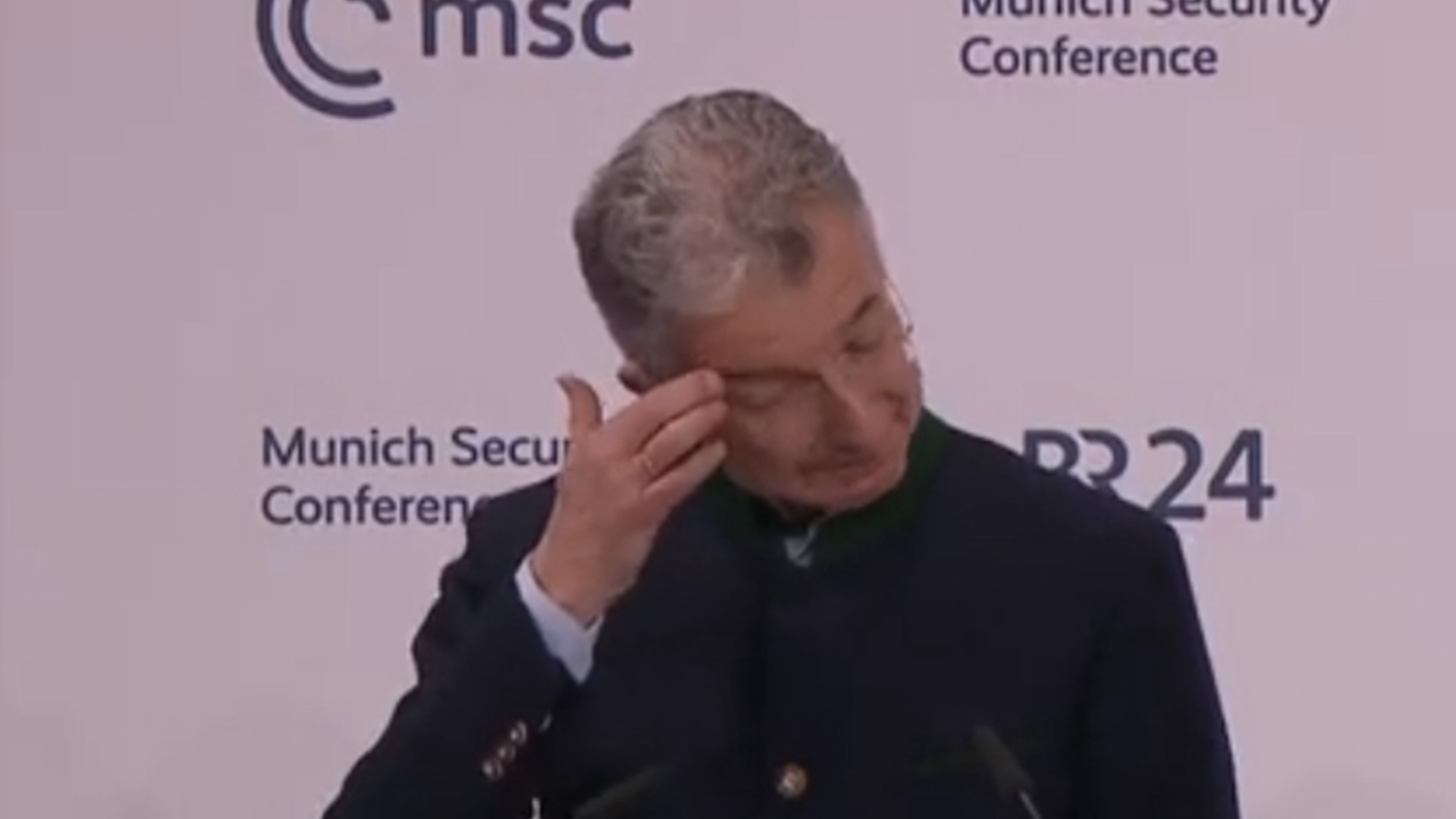 提到美国副总统万斯演讲，慕安会主席在闭幕式上伤心落泪：美欧之间的共同价值基础已不再牢固