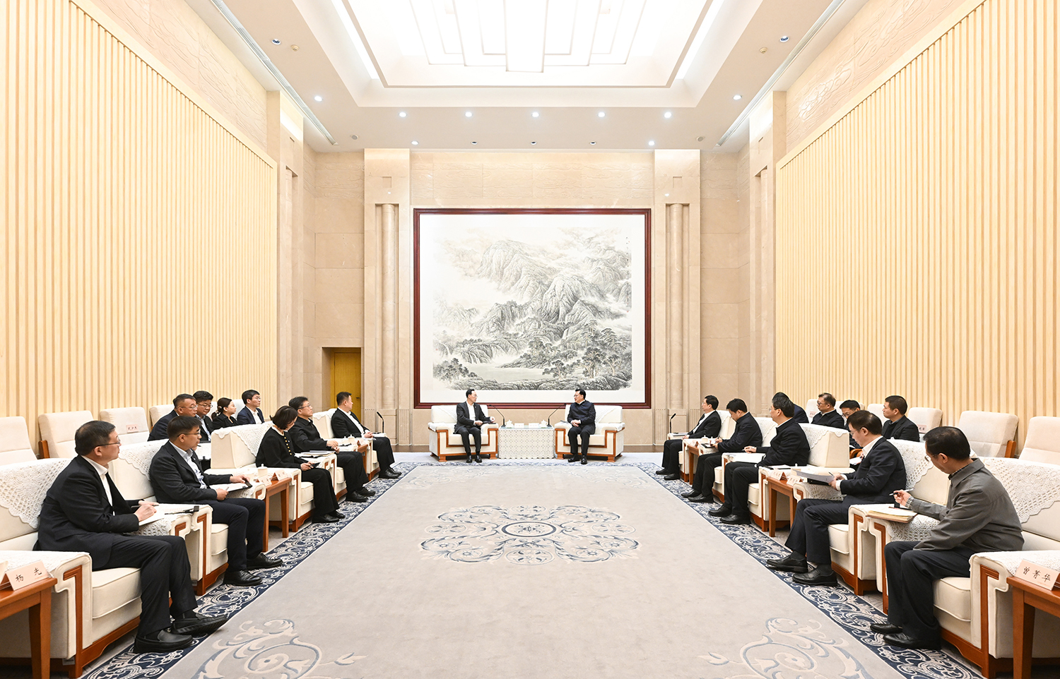 2月18日下午，市委书记袁家军，市委副书记、市长胡衡华会见中国通用技术集团党组书记、董事长于旭波，党组副书记、总经理崔志成一行。记者 苏思 摄