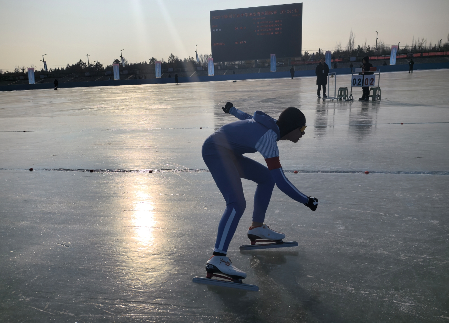 西安市选手参加速度滑冰锦标赛