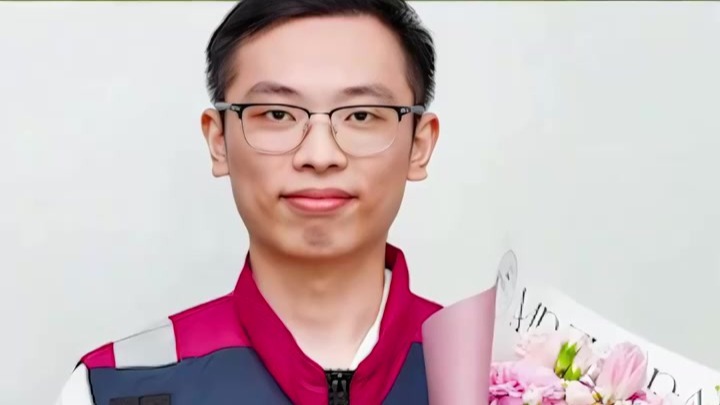 女童突发窒息男护士百米狂奔救人