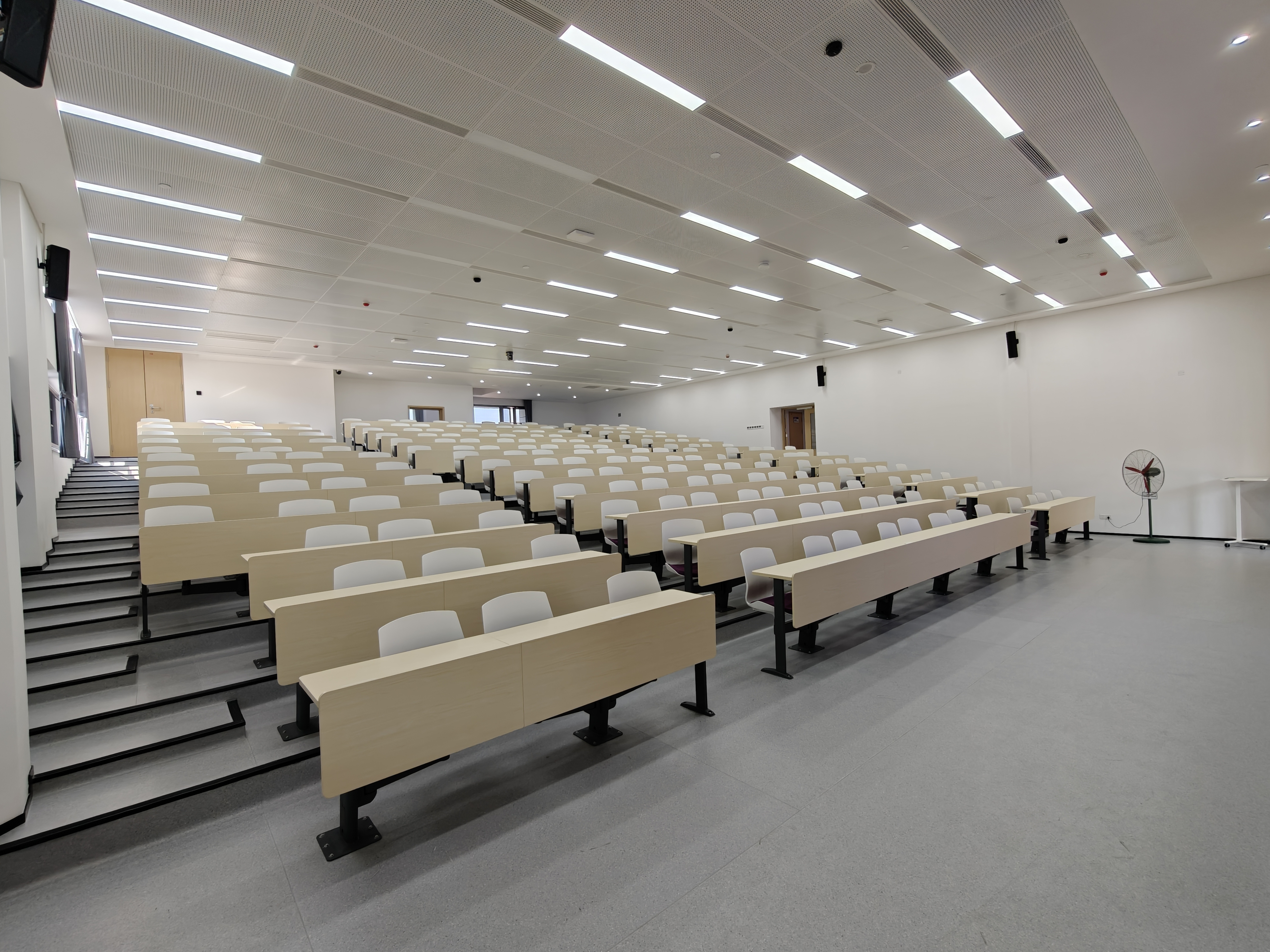 CⅠ栋四层阶梯教室