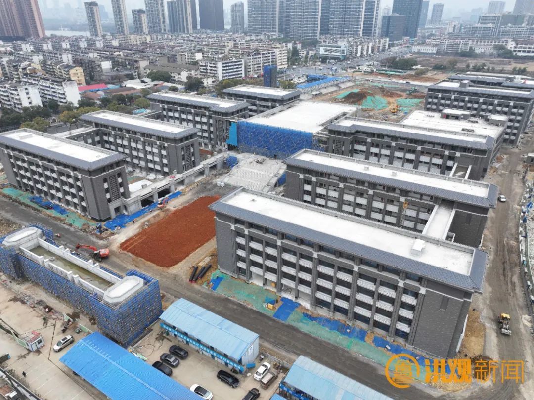 南昌市洪都中学新校区教学楼外立面装修基本完成