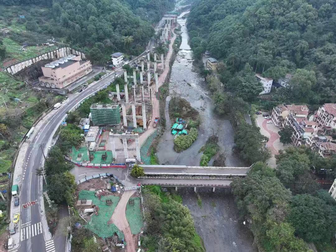 新燕尾山隧道建设现场。市住房城乡建委供图