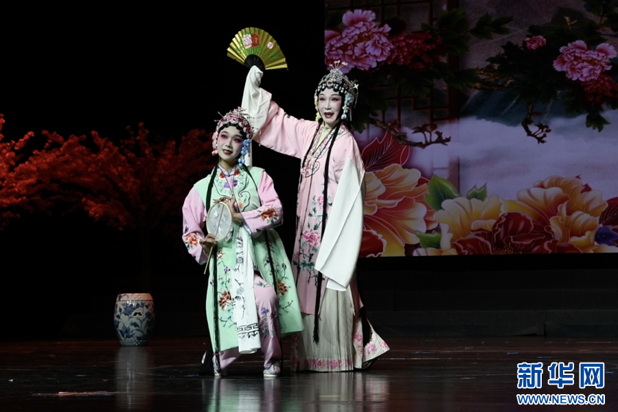 武宁采茶戏版《牡丹亭&middot;游园惊梦》。新华网发 夏水槐 摄