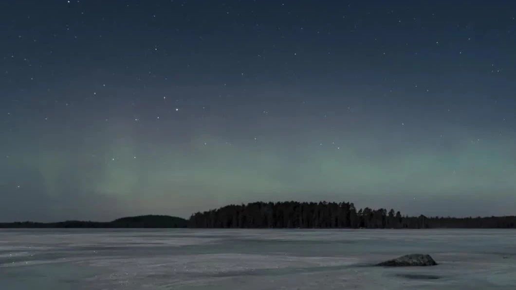 2023年，芬兰上空的极光，美丽极了