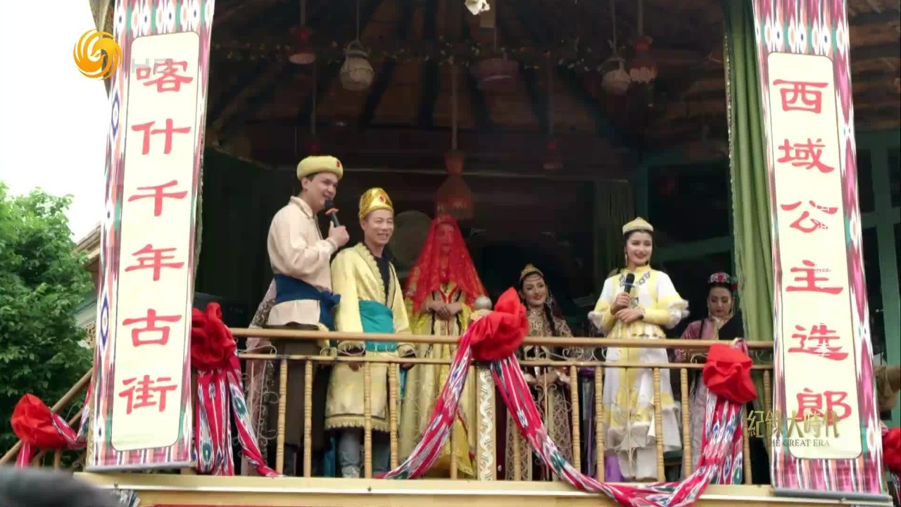 今天的喀什宛如一幅民俗风情画卷，展示着传统文化和现代文化交织的魅力