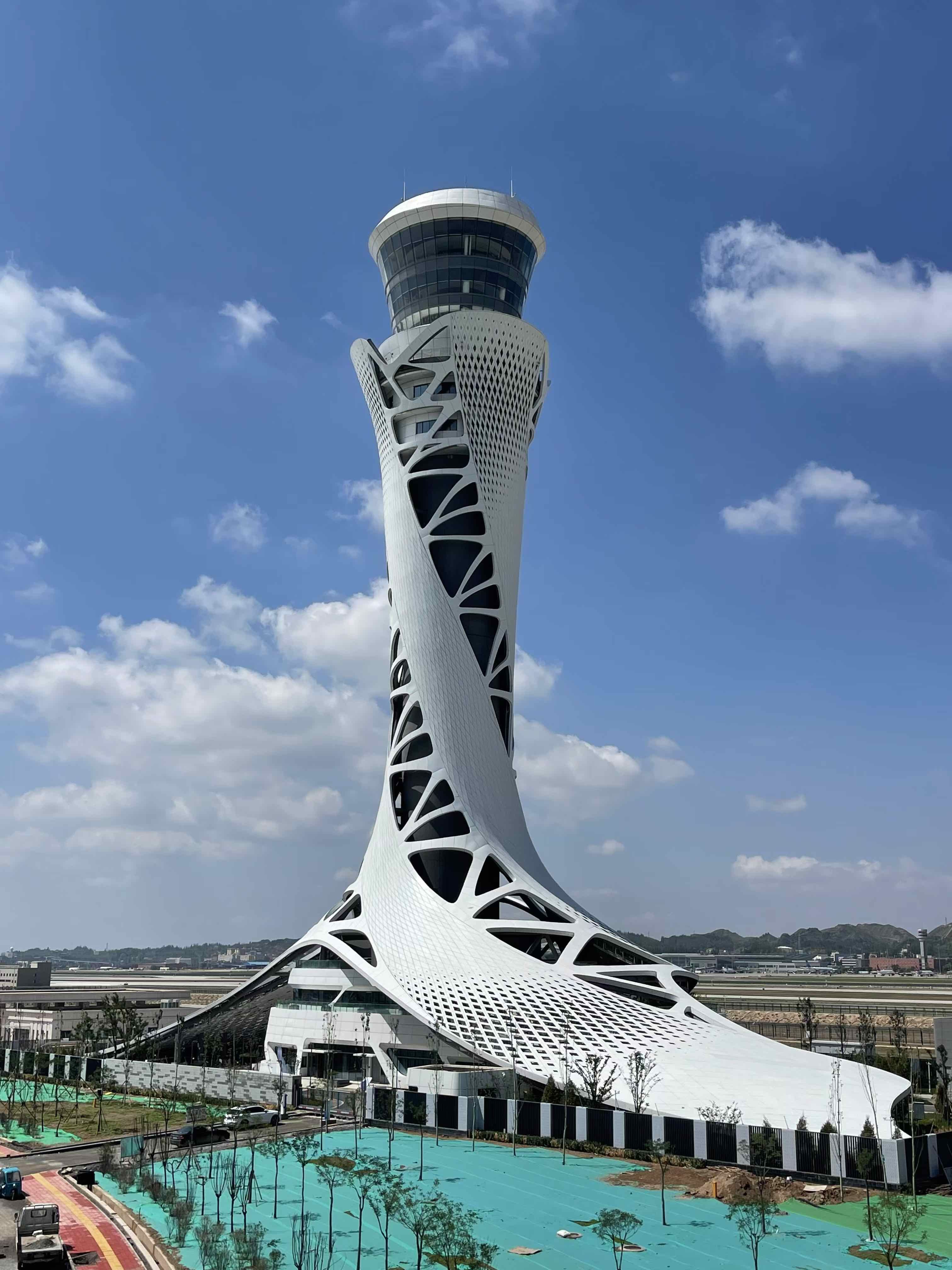 中川机场三期塔台（甘肃省民航机场集团　王生朝　摄）