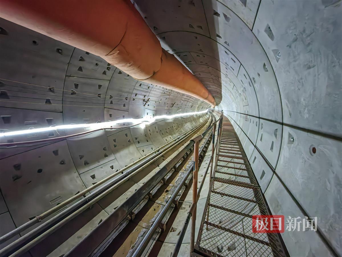 湖北精耕怎么样盾构机“镶金牙”穿越大溶洞 武汉地铁两个盾构区间同步贯通_https://www.jmylbn.com_新闻资讯_第2张