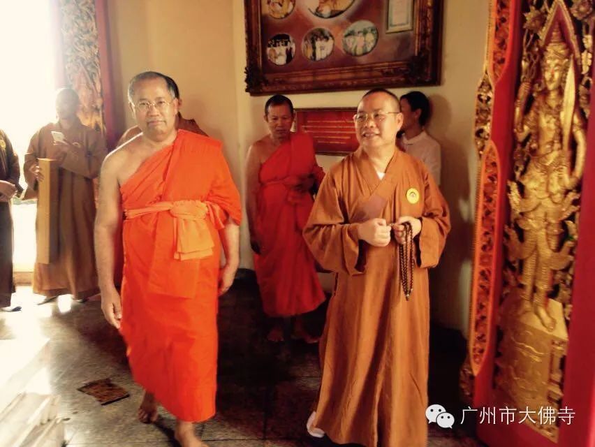 2015年,沙威副校长陪同参观释迦牟尼佛真身舍利佛塔