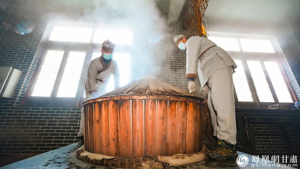 氤氲的蒸汽弥漫着酸甜醇香