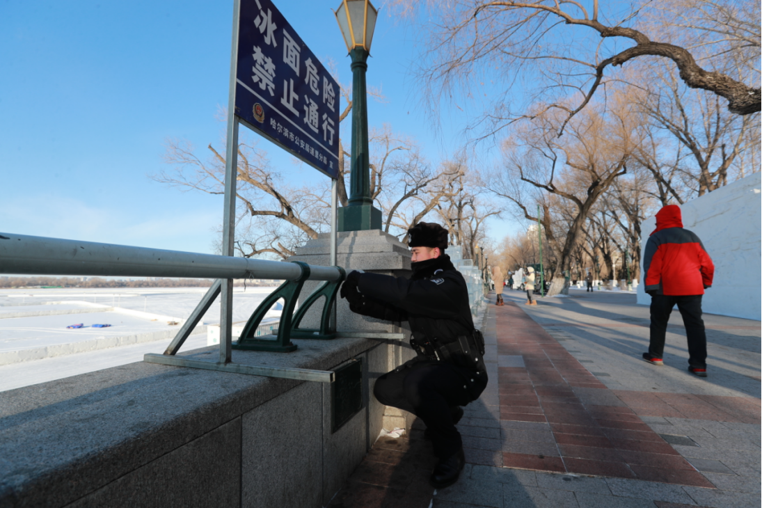 哈尔滨市公安局道里分局多措并举  筑牢春融期江面安全防护网