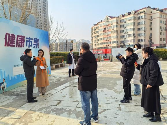 台东街道人和路社区联合青岛电视台举办“春潮2025健康市集”公益活动