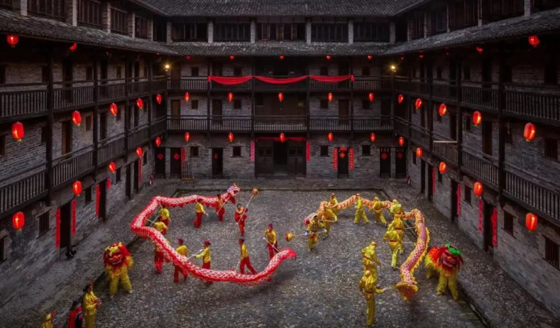 春节舞龙习俗。王建春/摄